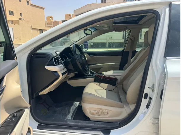 Car image 11