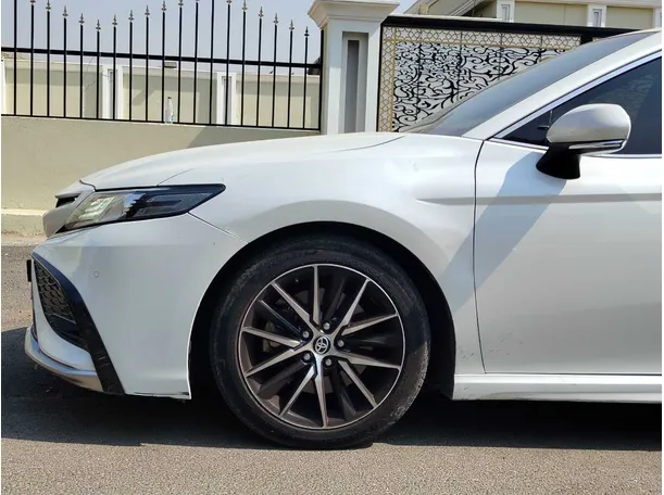 Car image 7