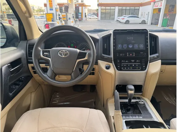 Car image 17