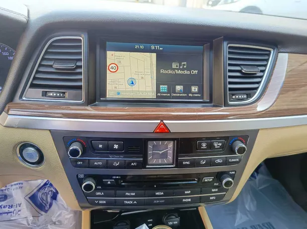 Car image 26