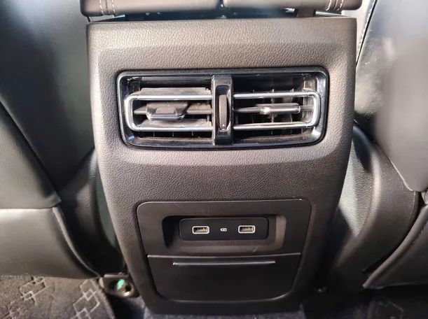 Car image 28