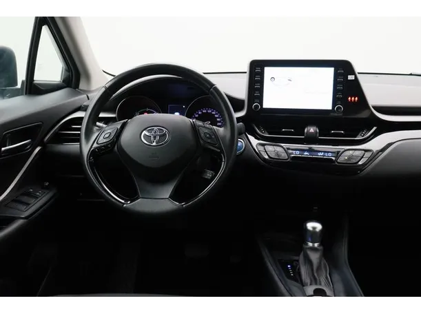 Car image 15