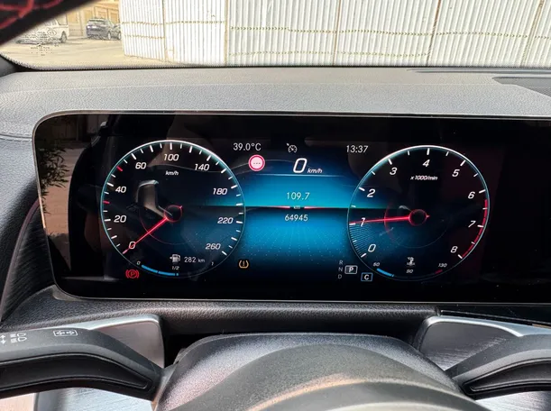 Car image 18