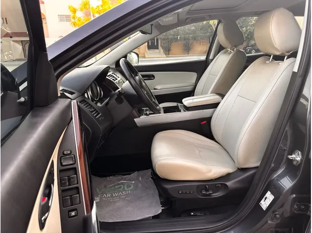 Car image 12