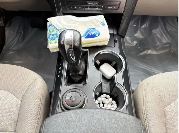 Car image 19
