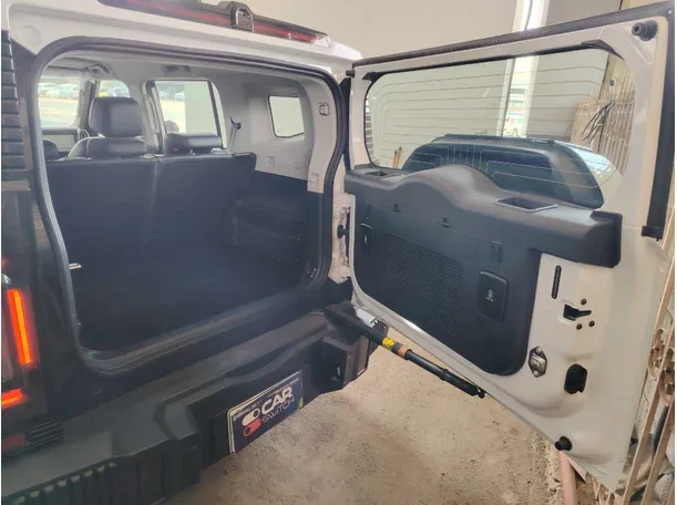 Car image 30