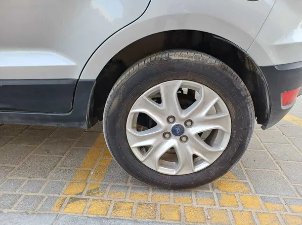 Car image 9