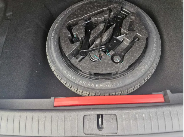 Car image 23