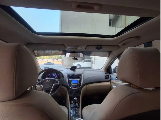 Car image 17