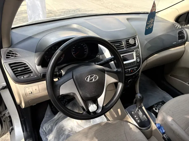 Car image 17