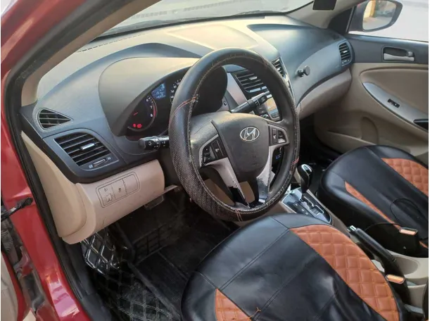 Car image 12