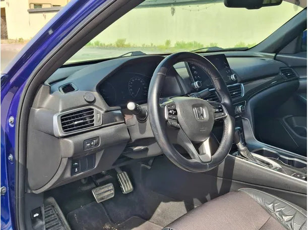 Car image 11