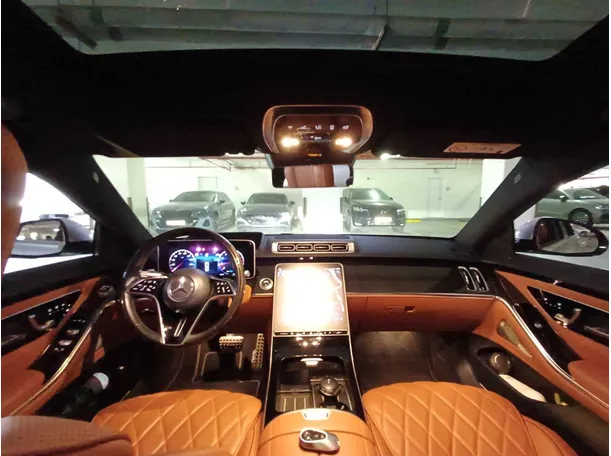 Car image 14