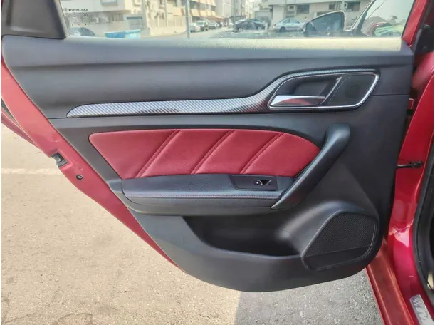 Car image 17
