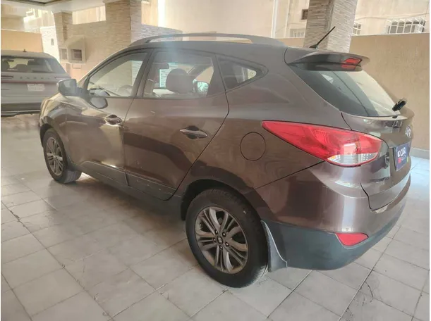Car image 8