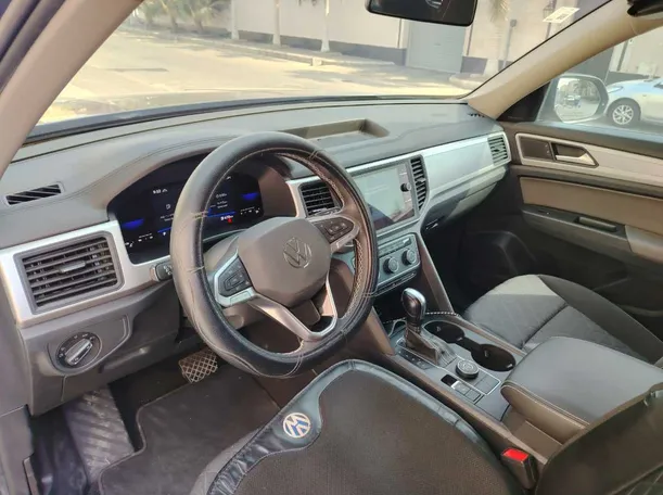 Car image 13