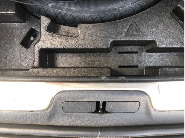 Car image 23