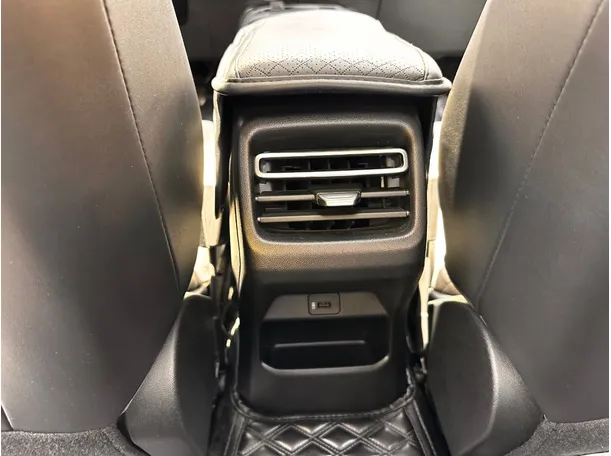 Car image 29