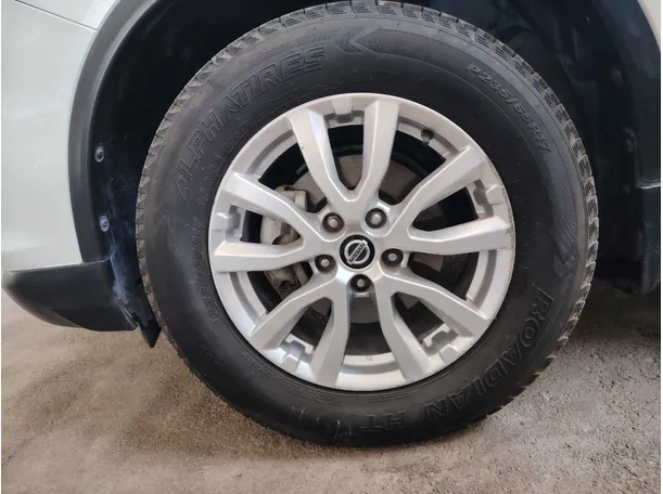 Car image 10