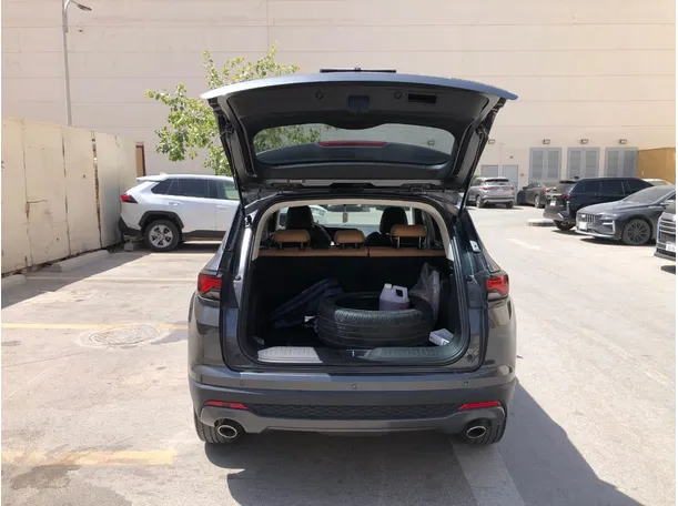 Car image 19
