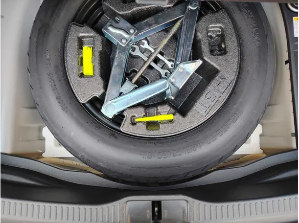 Car image 36