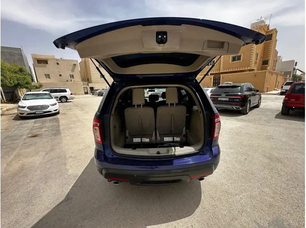 Car image 24