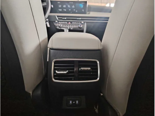 Car image 26