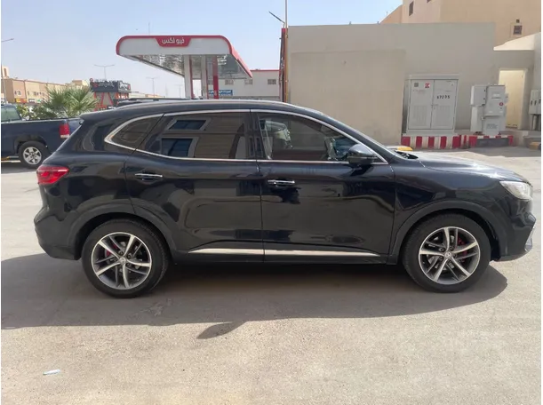 Car image 4