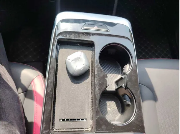 Car image 24