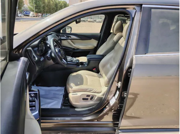Car image 12