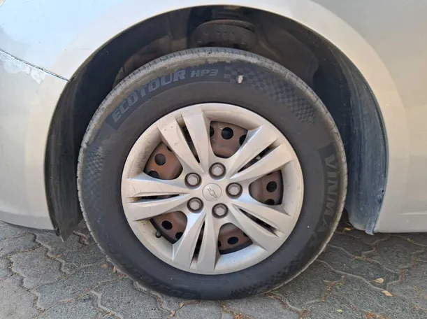 Car image 8