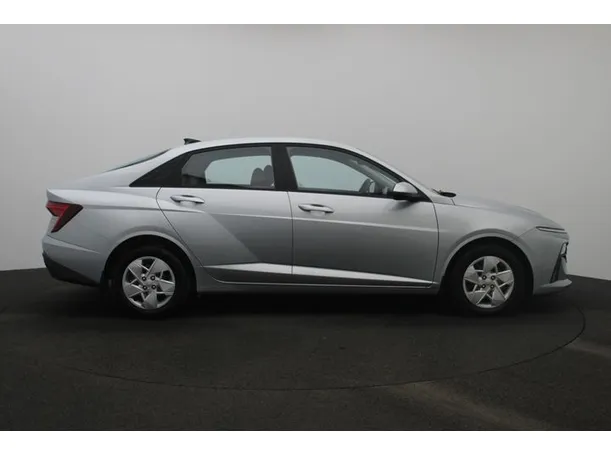 Car image 13