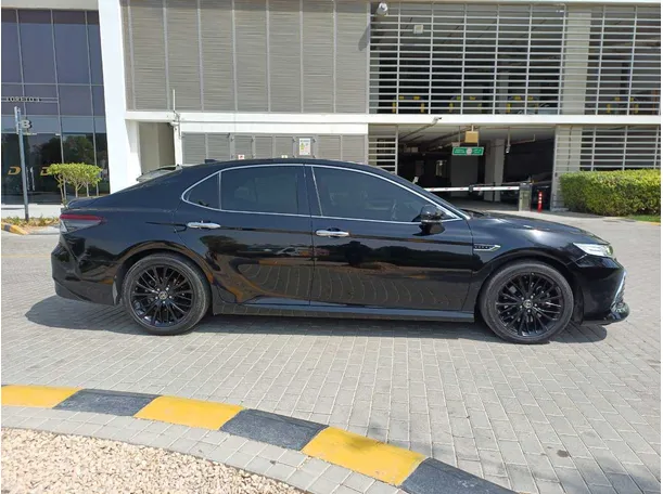 Car image 8