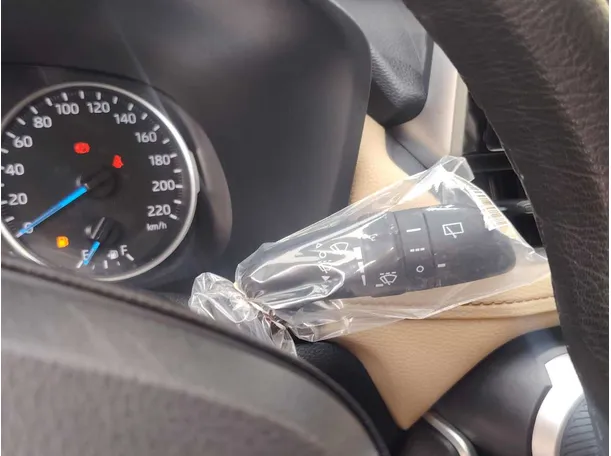 Car image 30