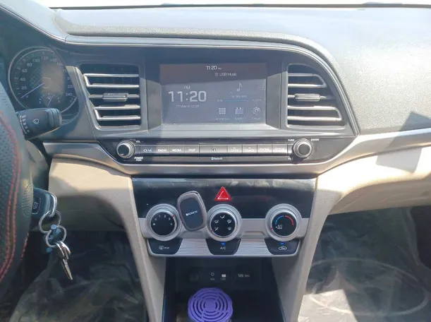 Car image 14