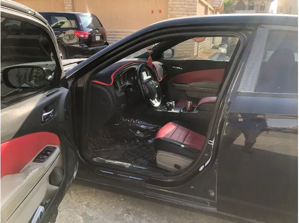 Car image 12