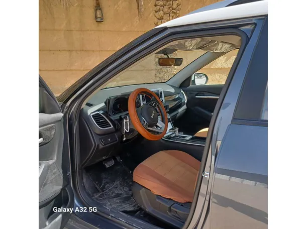 Car image 10