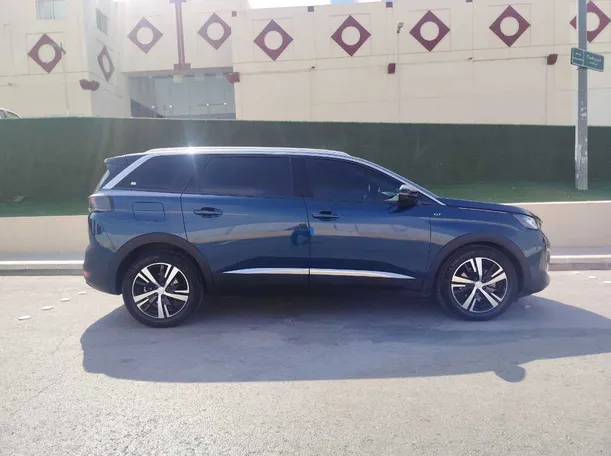Car image 4