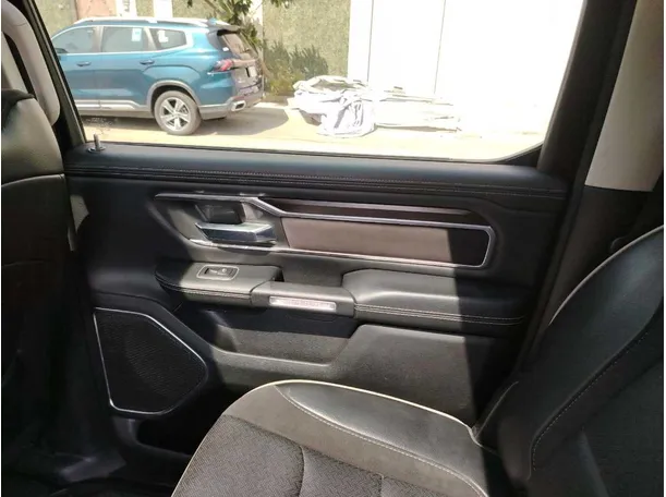 Car image 44