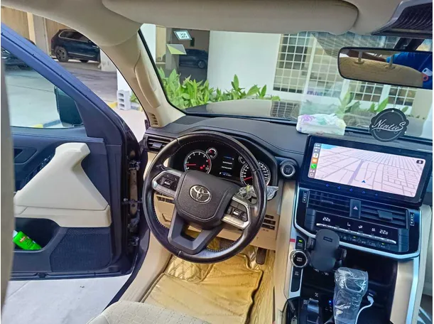 Car image 25