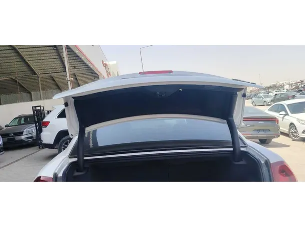 Car image 32