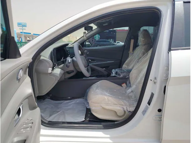 Car image 11