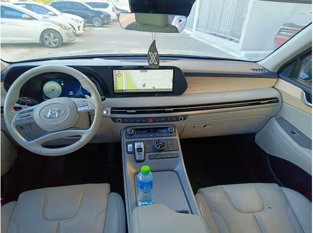Car image 23