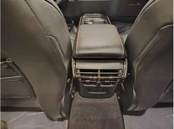 Car image 35