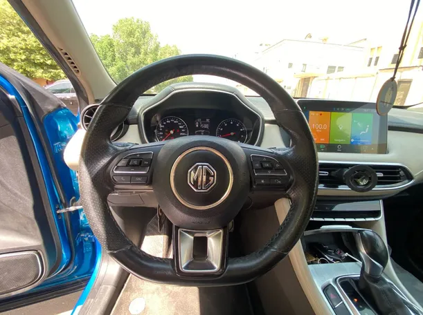 Car image 17