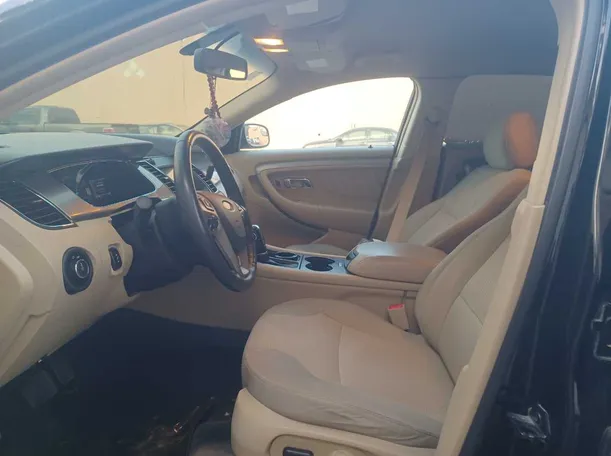 Car image 12