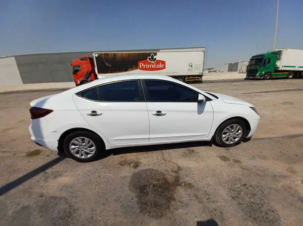 Car image 4