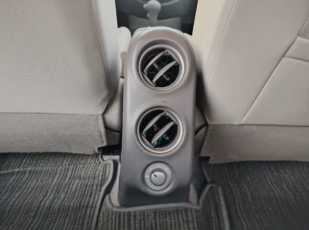 Car image 28