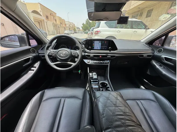 Car image 15