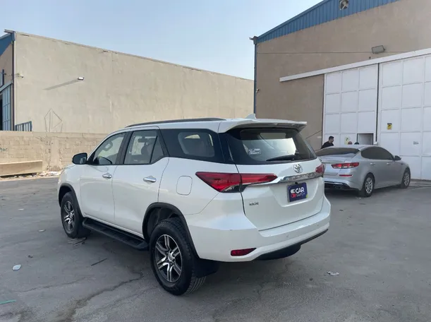 Car image 7